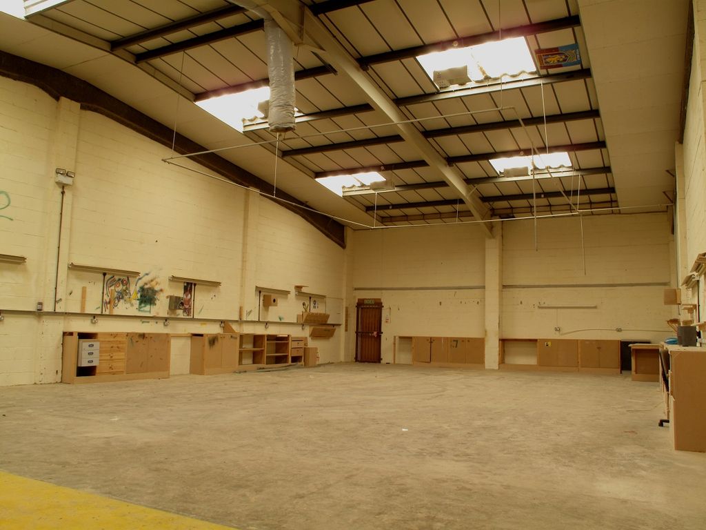 Light industrial to let in Shires Industrial Estate, Essington Close, 9Az, Lichfield WS14, Non quoting