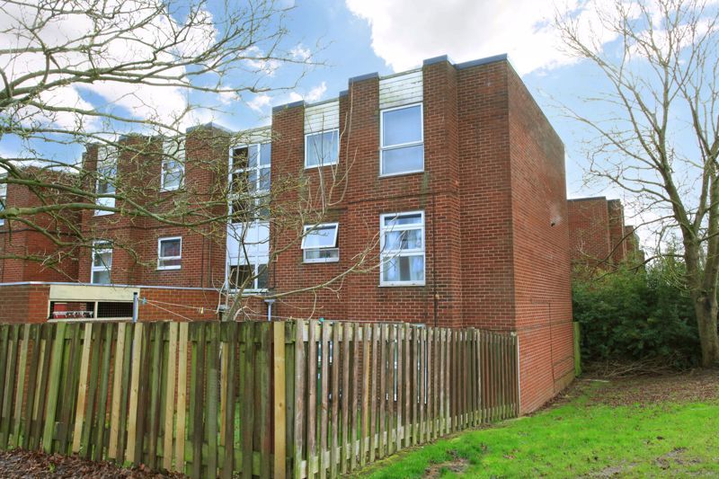 1 bed flat for sale in Beaconsfield, Brookside, Telford TF3, £55,000