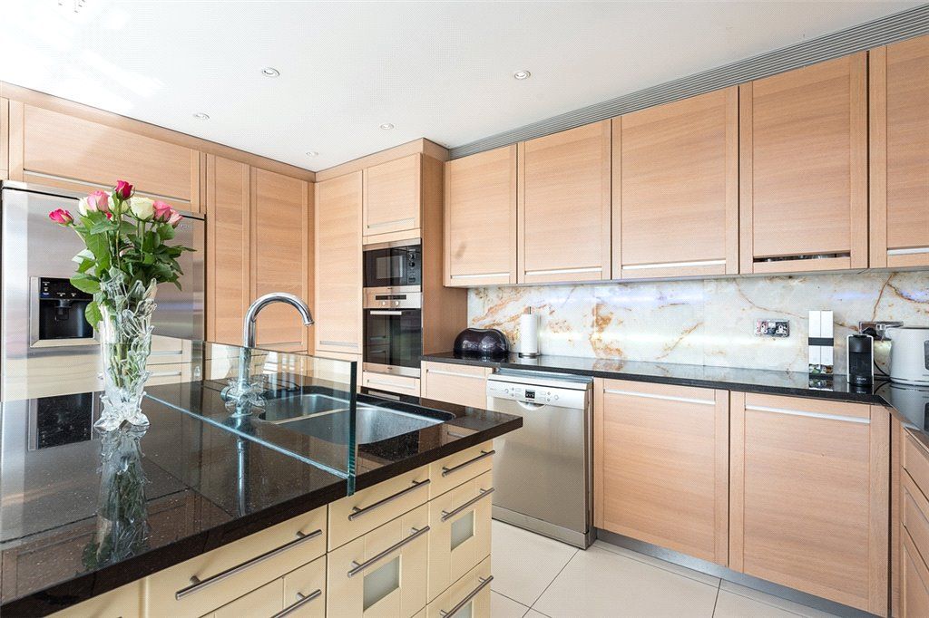 3 bed flat for sale in Southwick Street, London W2, £1,600,000