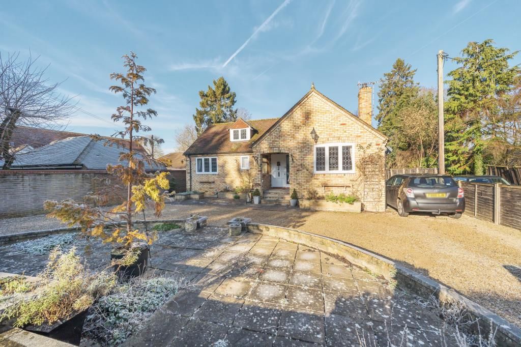 3 bed detached bungalow for sale in Maidenhead, Berkshire SL8, £775,000