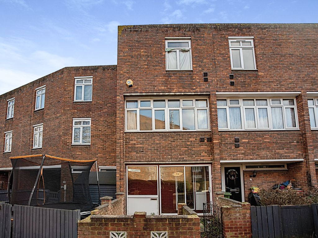 3 bed end terrace house for sale in Passfield Path, London SE28, £365,000