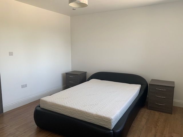 Room to rent in High Street, Harlington, Hayes UB3, £950 pcm