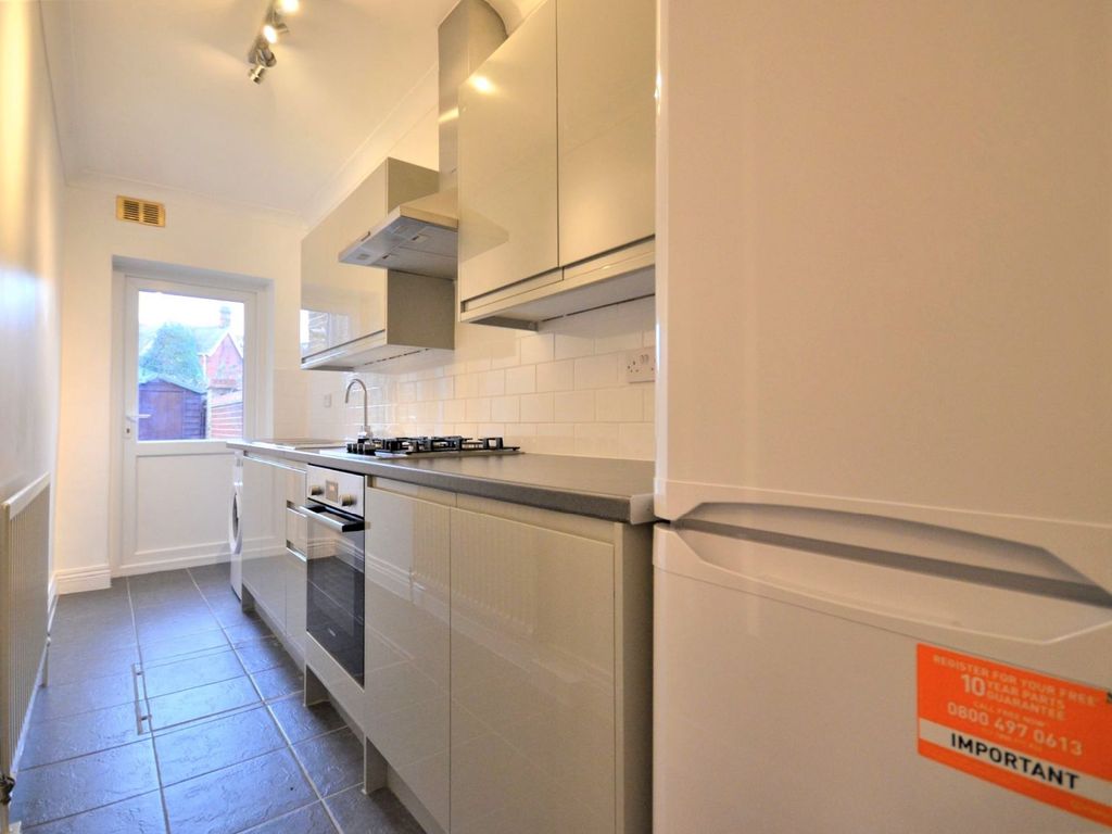2 bed flat to rent in East Acton Lane, London W3, £1,846 pcm