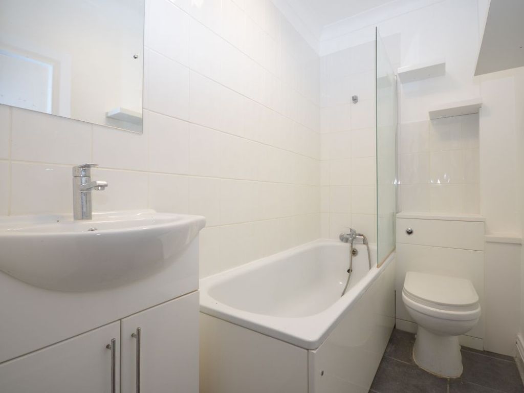 2 bed flat to rent in East Acton Lane, London W3, £1,846 pcm