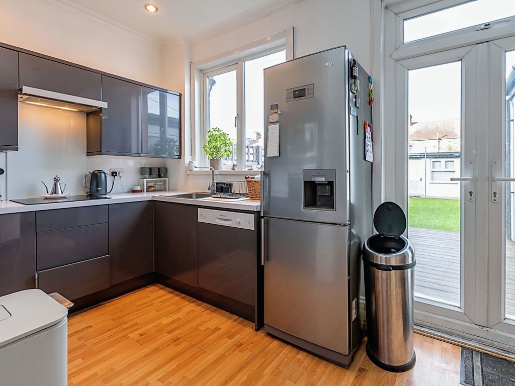 3 bed terraced house for sale in Ollerton Road, London N11, £670,000