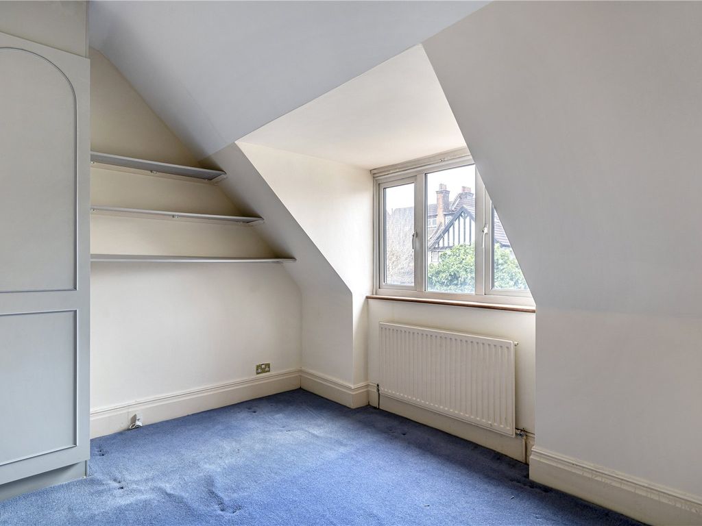 3 bed flat for sale in Ravenscroft Avenue, London NW11, £825,000
