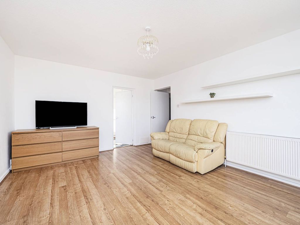 2 bed flat to rent in Landmark Heights, Hackney, London E5, £3,200 pcm