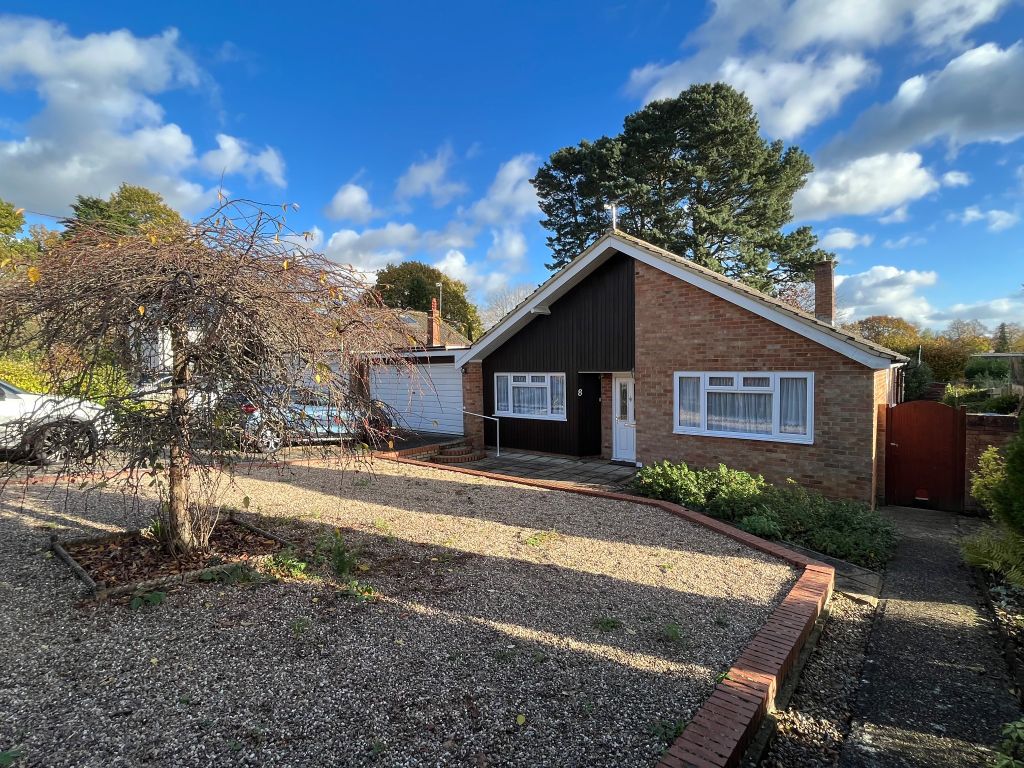 3 bed bungalow for sale in Angus Close, Horsham RH12, £700,000
