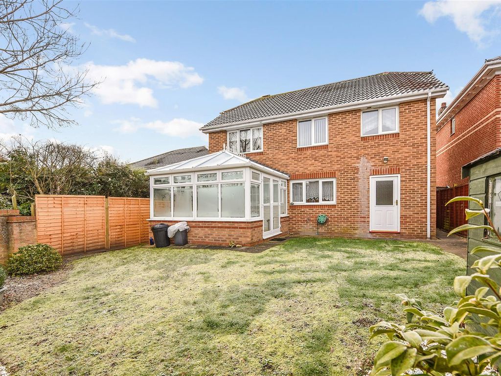 4 bed detached house for sale in Burkal Drive, Andover SP10, £475,000