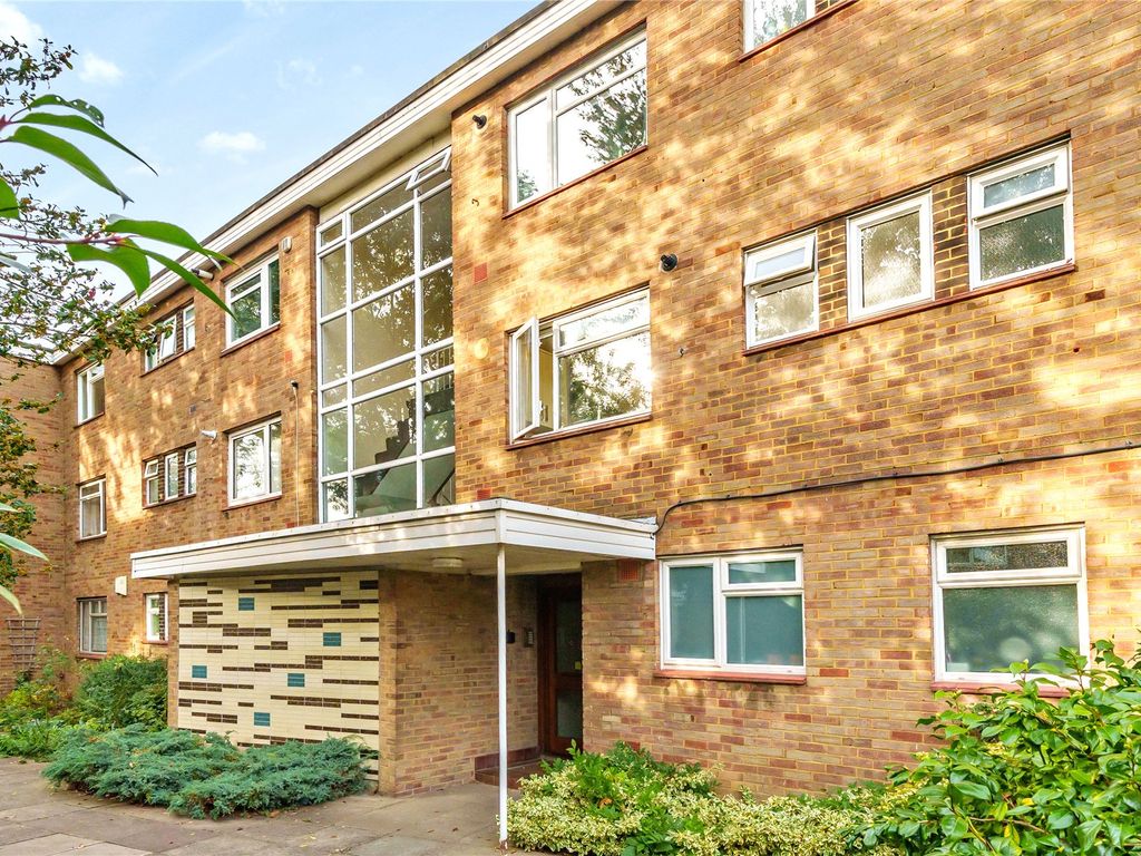 2 bed flat for sale in River Grove Park, Beckenham BR3, £425,000