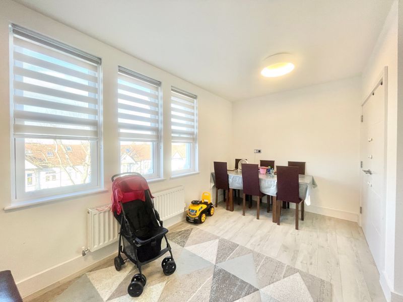 2 bed flat for sale in For Sale, Two Bedroom Flat, Lea Bridge Road, London E10, £375,000