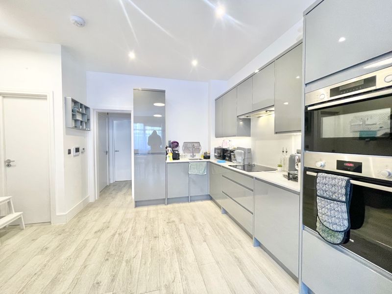 2 bed flat for sale in For Sale, Two Bedroom Flat, Lea Bridge Road, London E10, £375,000