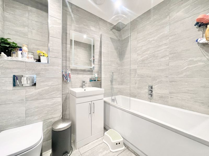 2 bed flat for sale in For Sale, Two Bedroom Flat, Lea Bridge Road, London E10, £375,000