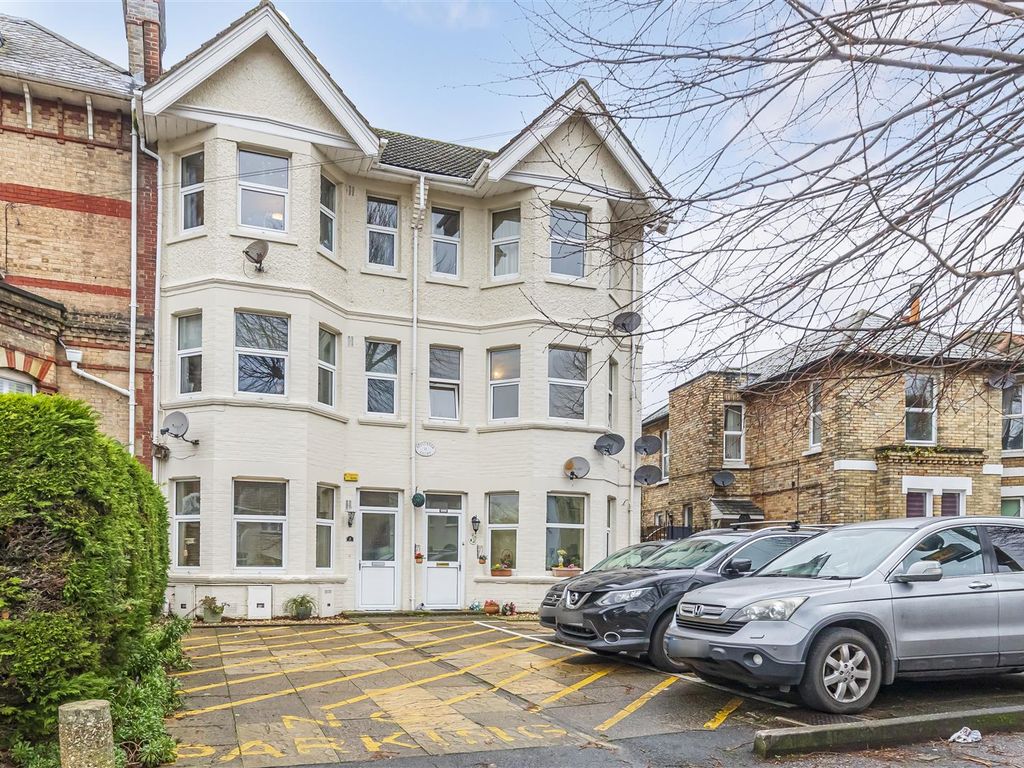 1 bed flat for sale in R L Stevenson Avenue, Westbourne, Bournemouth BH4, £165,000