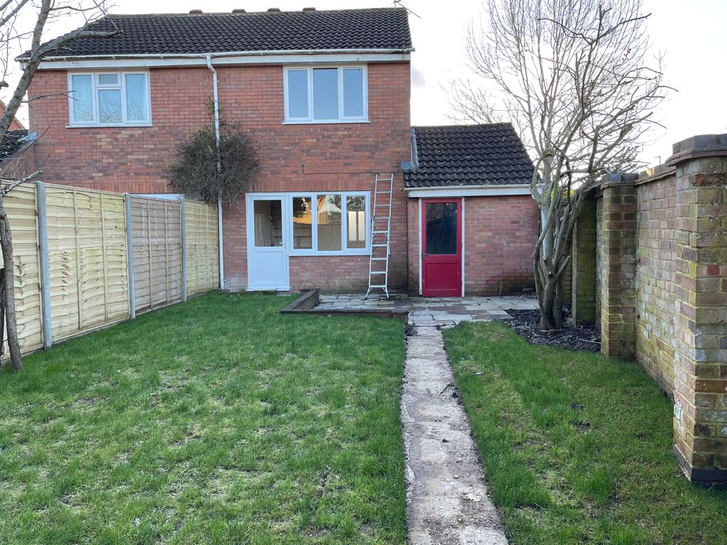 2 bed property to rent in Lalande Close, Wokingham RG41, £1,325 pcm