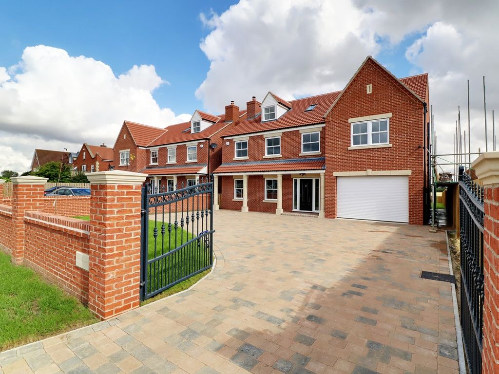 New home, 5 bed detached house for sale in Sandtoft Road, Belton DN9, £625,000