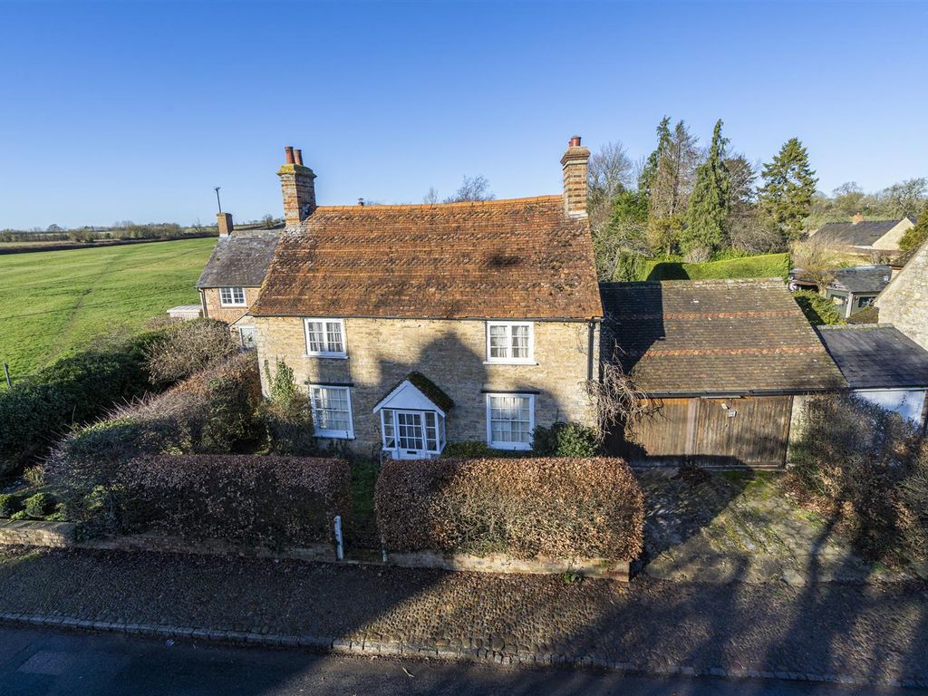 3 bed detached house for sale in High Street, Weston Underwood, Olney MK46, £575,000