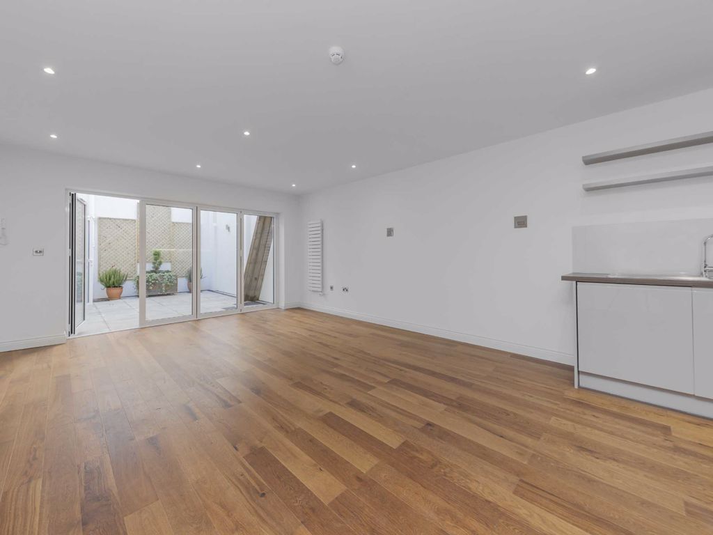 1 bed flat for sale in Kentish Town Road, London NW1, £570,000