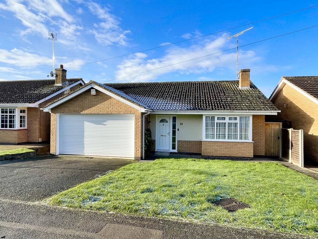 3 bed detached bungalow for sale in Burnham Drive, Whetstone, Leicester, Leicestershire. LE8, £349,950