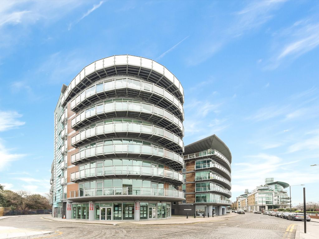 2 bed flat for sale in Waterside Building, West Wapping E1W, £900,000