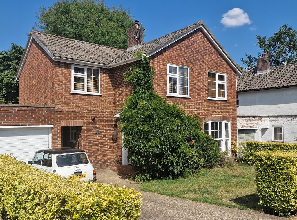 4 bed link-detached house for sale in Digswell Park Road, Welwyn Garden City AL8, £850,000