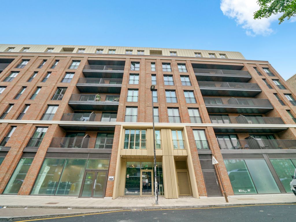 1 bed flat for sale in Georgette Apartments, 10 Cendal Crescent, London E1, £580,000