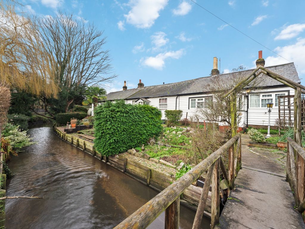 2 bed terraced bungalow for sale in Bridges Lane, Beddington, Croydon CR0, £365,000
