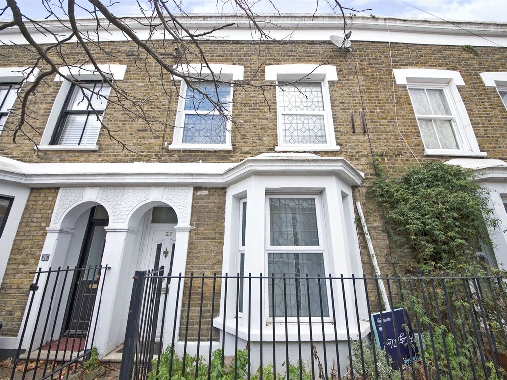 3 bed detached house for sale in Arrow Road, London E3, £725,000