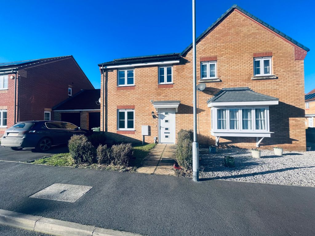 3 bed property to rent in Forbes Drive, Peterborough PE7, £1,250 pcm