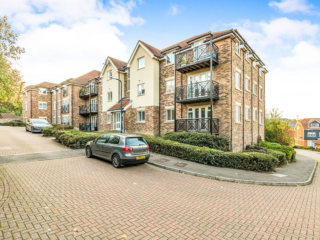 2 bed flat to rent in Roland House Harris Place, Tovil, Maidstone, Kent ME15, £1,150 pcm