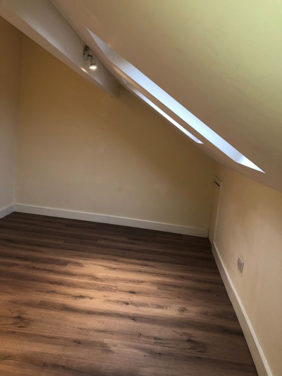 2 bed flat to rent in Bradford Road, Shipley BD18, £700 pcm