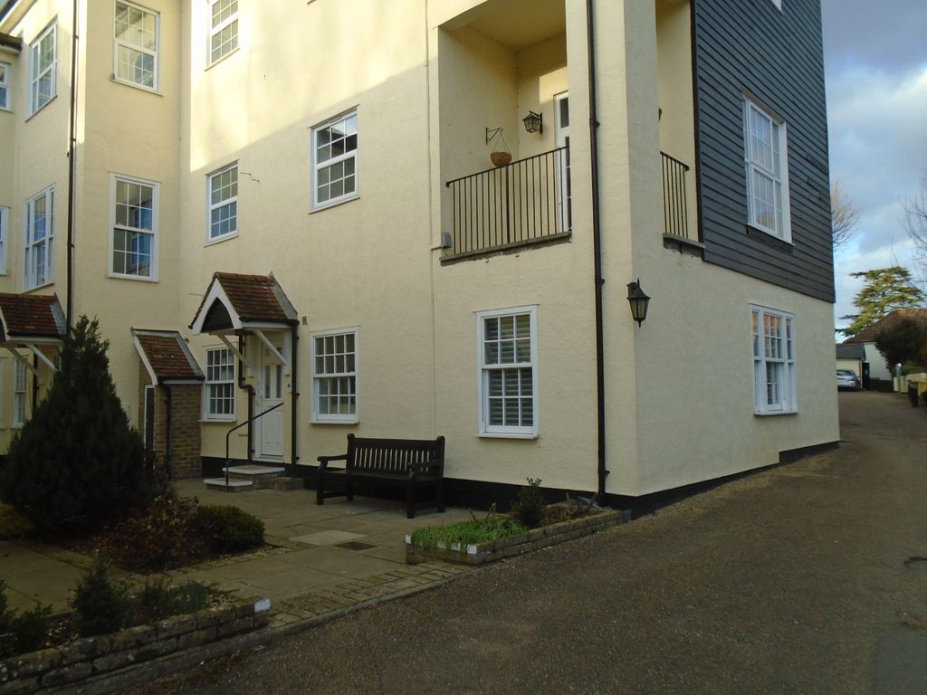 2 bed flat to rent in Rye Street, Bishop's Stortford CM23, £1,200 pcm