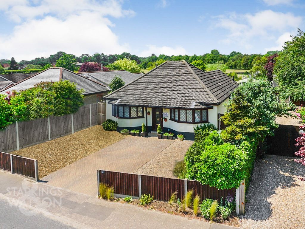 2 bed detached bungalow for sale in Yarmouth Road, Kirby Cane, Bungay NR35, £400,000