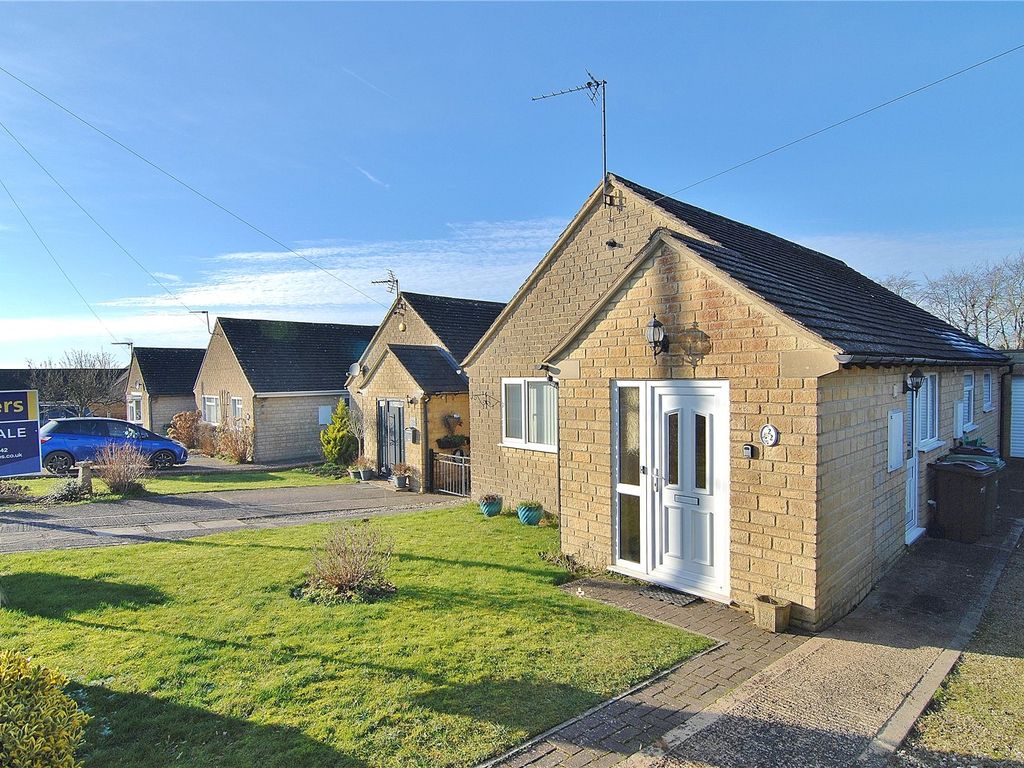 2 bed bungalow for sale in Ferris Court View, Bussage, Stroud, Gloucestershire GL6, £335,000