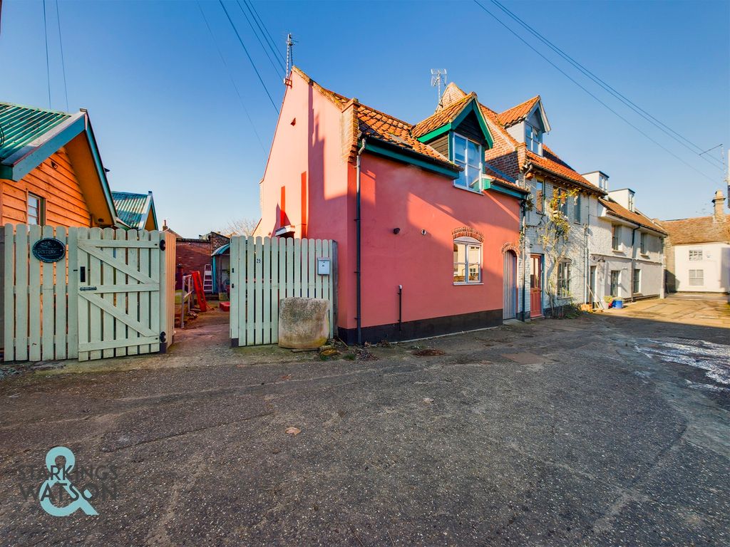1 bed terraced house for sale in Earsham Street, Bungay NR35, £295,000