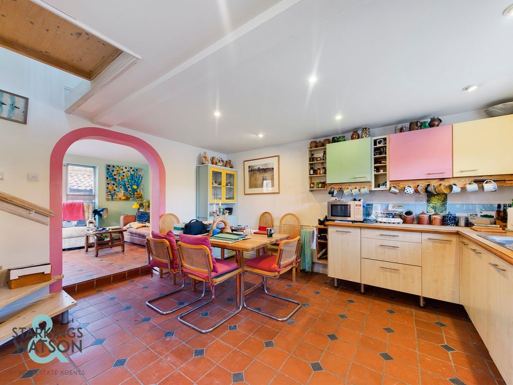 1 bed terraced house for sale in Earsham Street, Bungay NR35, £295,000
