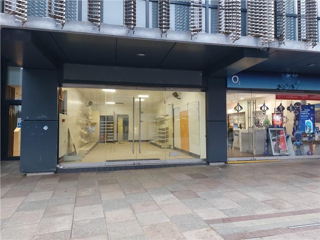 Retail premises to let in 10 Bridgegate, Irvine KA12, £17,000 pa