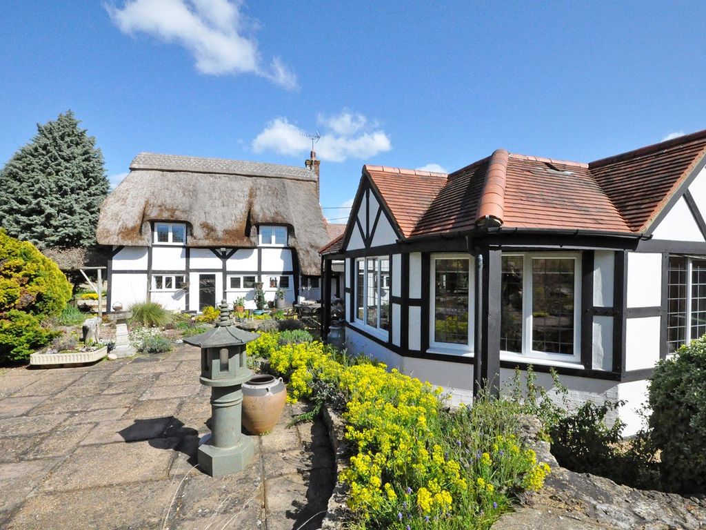 3 bed cottage for sale in Aston-On-Carrant, Tewkesbury GL20, £600,000