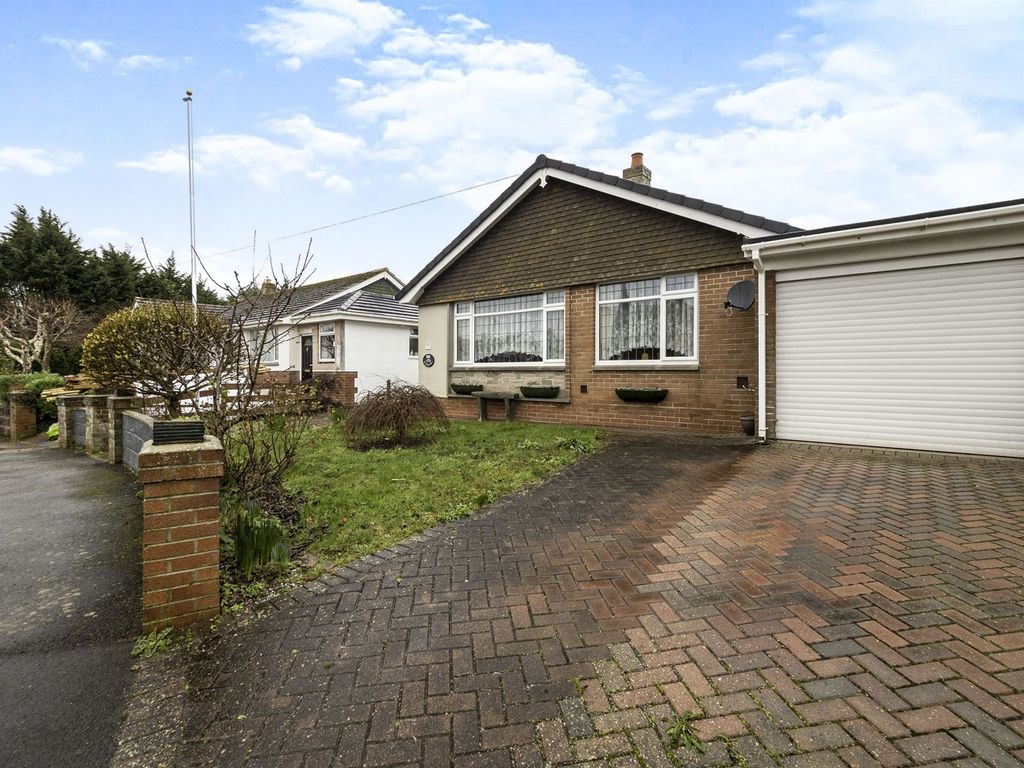 3 bed detached bungalow for sale in Brantwood Drive, Paignton TQ4, £450,000