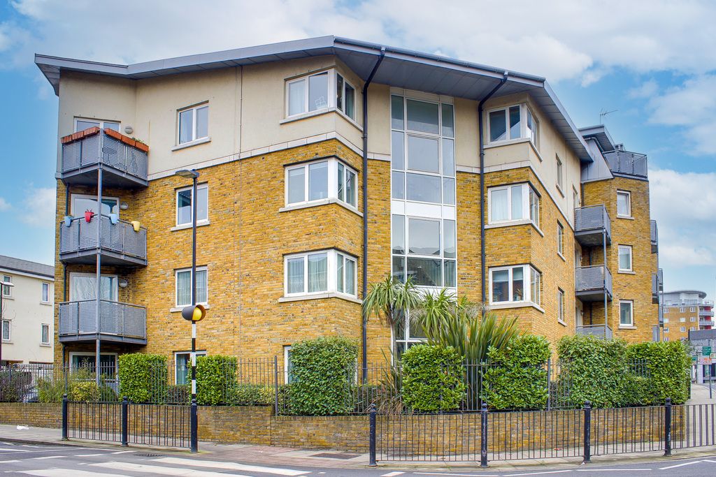 2 bed flat for sale in Pancras Way, London E3, £435,000