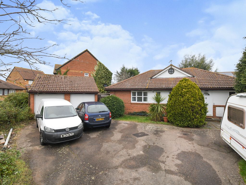 3 bed bungalow for sale in Heron Way, Mayland, Chelmsford, Essex CM3, £370,000