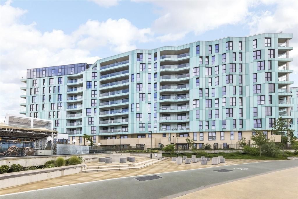 2 bed flat to rent in Enderby Wharf, Greenwich SE10, £2,700 pcm