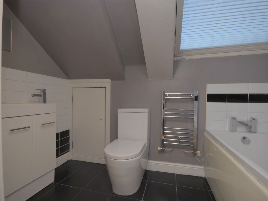 2 bed flat to rent in Main Street, Renton, Wdc G82, £500 pcm