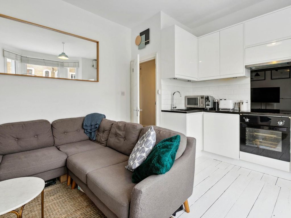 2 bed flat for sale in Shakespeare Road, London SE24, £450,000