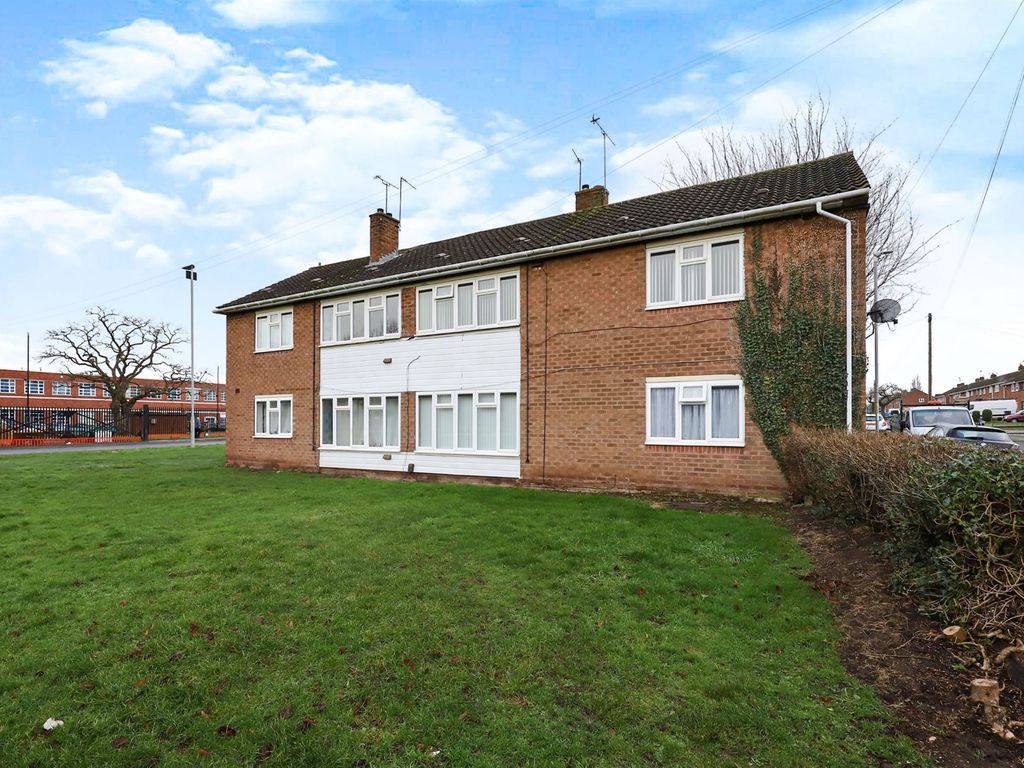 2 bed flat for sale in Redhurst Drive, Fordhouses, Wolverhampton WV10, £115,000