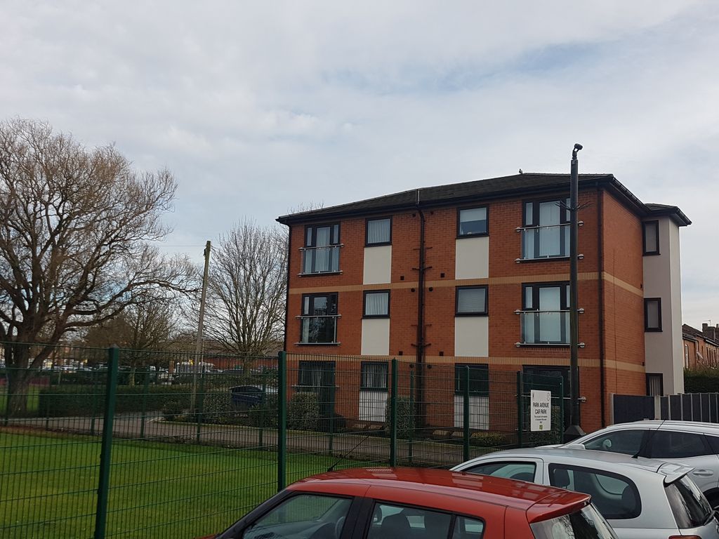 1 bed flat to rent in Park Avenue, Aughton, Ormskirk L39, £725 pcm
