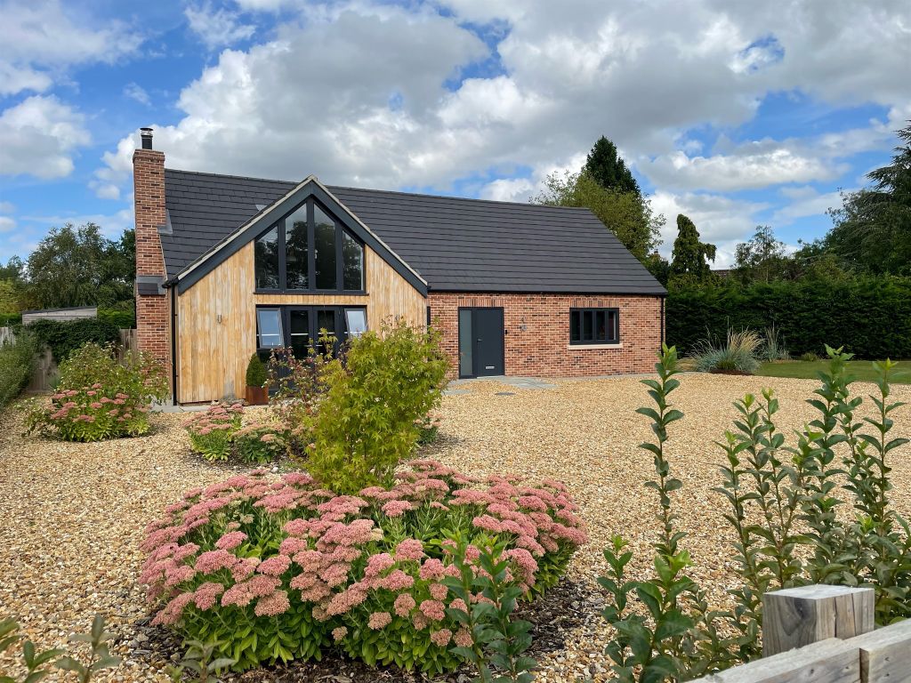 3 bed detached bungalow for sale in Scotts Lane, Brookville, Thetford IP26, £465,000