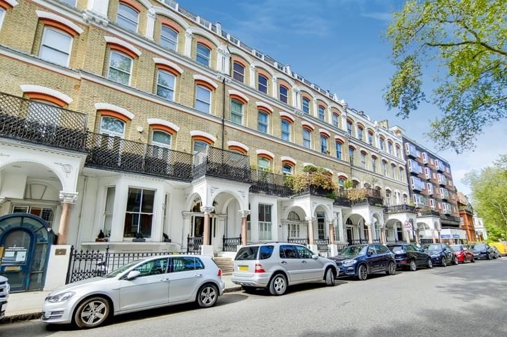 1 bed flat for sale in Old Brompton Road, London SW5, £560,000