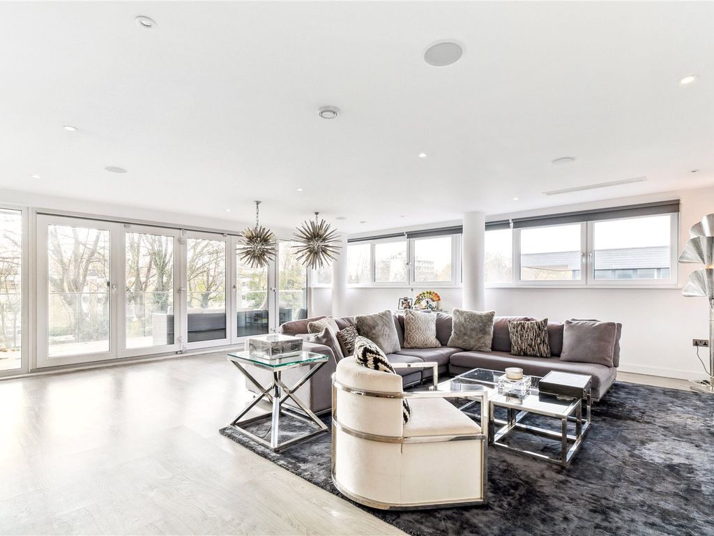 3 bed flat for sale in Halcyon Close, Barnes, London SW13, £1,250,000