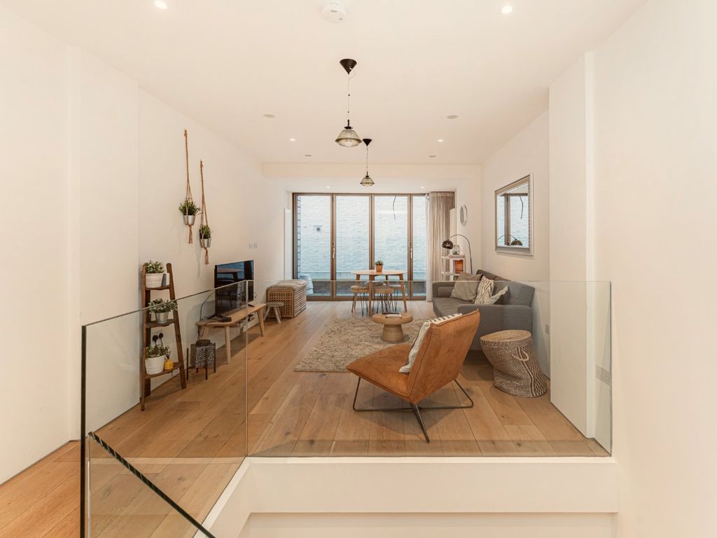 2 bed flat for sale in Gosfield Street, Fitzrovia W1W, £1,350,000